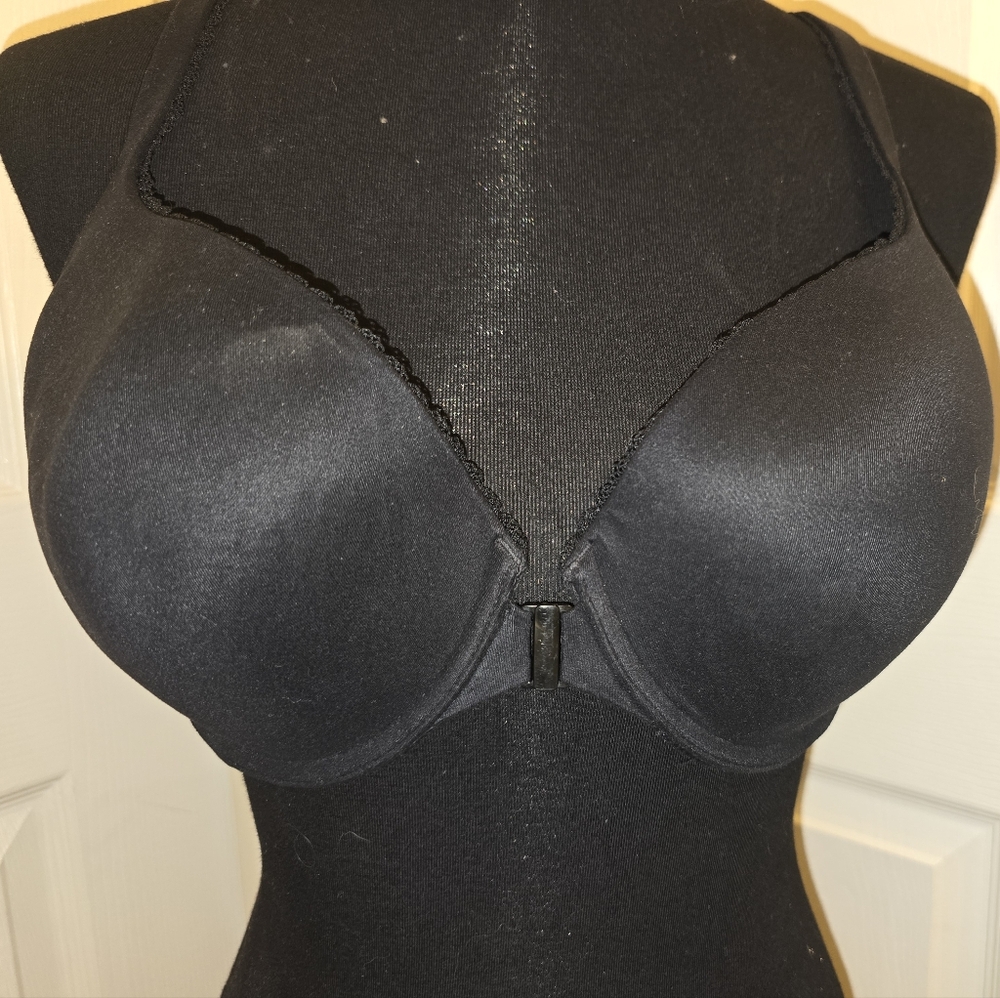 Victoria's Secret Classic Black Front Close Racerback Bra